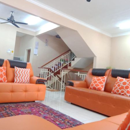 Cosy P6 Homestay Puchong Exteriör bild