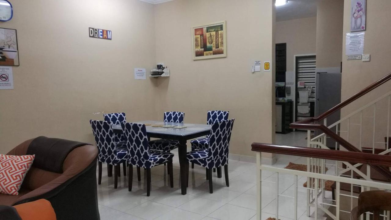 Cosy P6 Homestay Puchong Exteriör bild