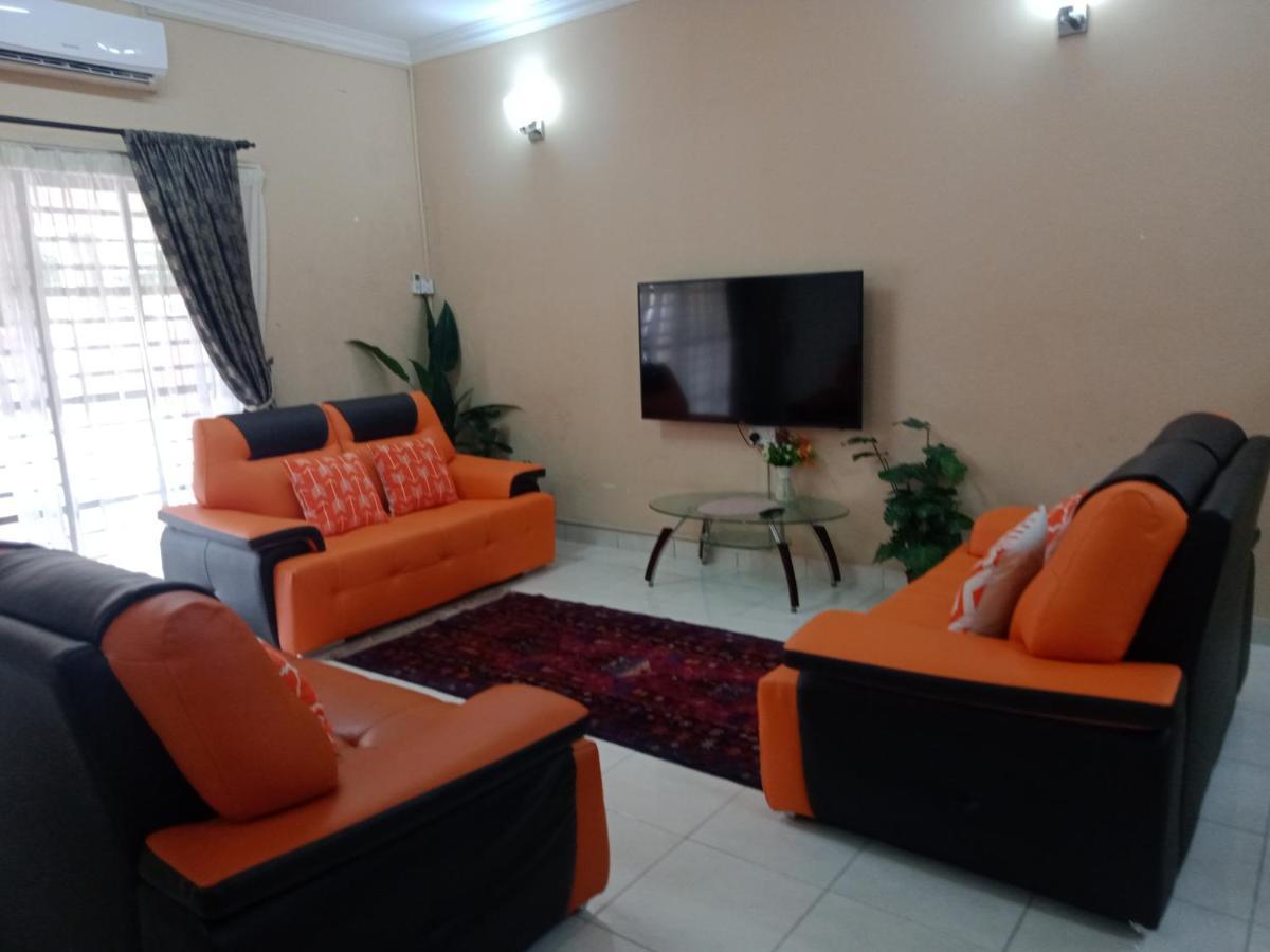 Cosy P6 Homestay Puchong Exteriör bild